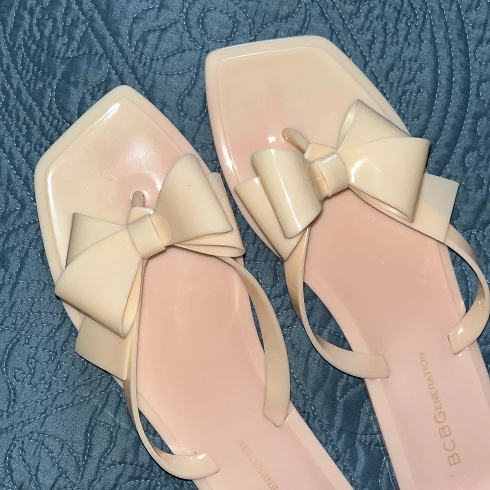 NWOT BCBGeneration Blush and Cream Bow‎ Sandals SIZE 8